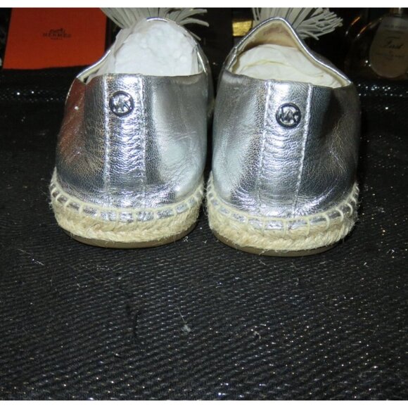 MICHAEL KORS LOLITA Silver Metallic Leather Pom Pom Espadrilles size 9.5 Slip On - Picture 3 of 12